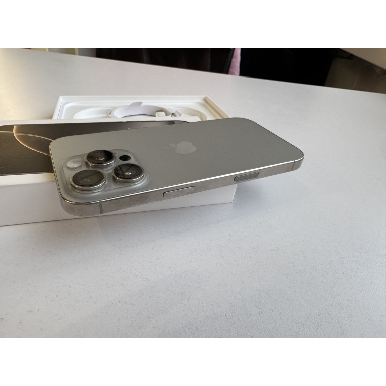 iPhone 16 Pro 128 Гб Натуральный титан Б/У