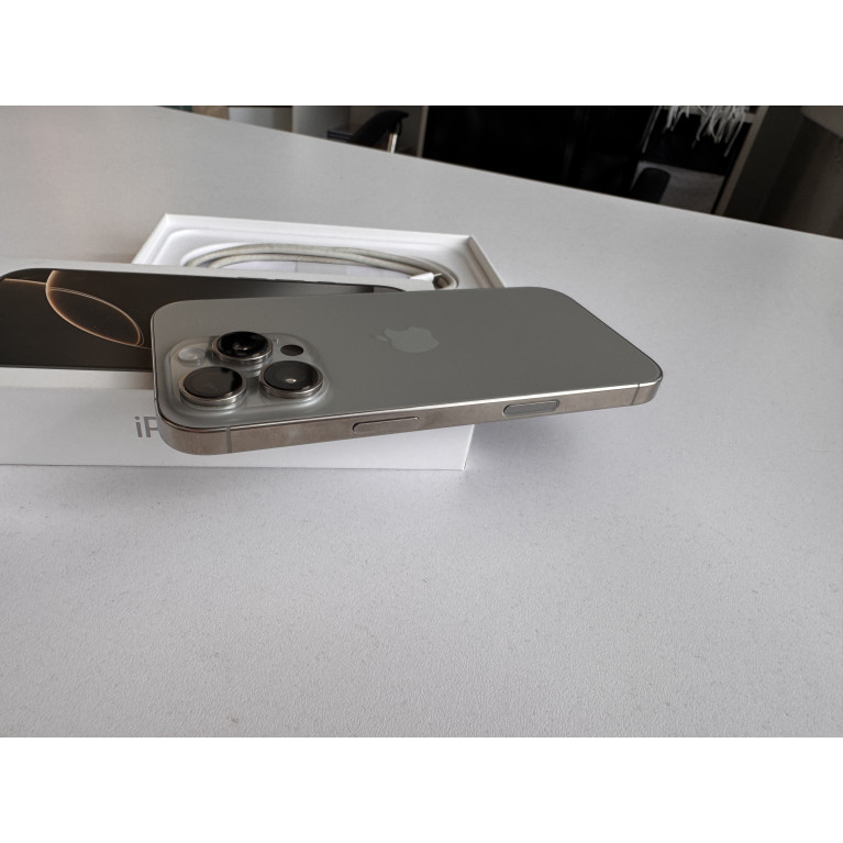 iPhone 16 Pro 128 Гб Натуральный титан Б/У