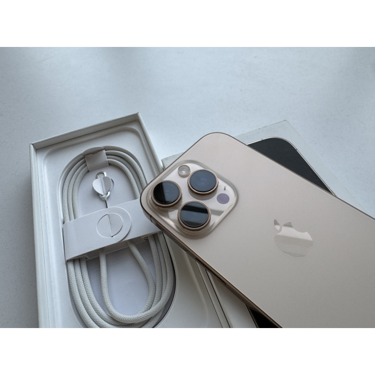 iPhone 16 Pro 256 Гб Пустынный титан Б/У