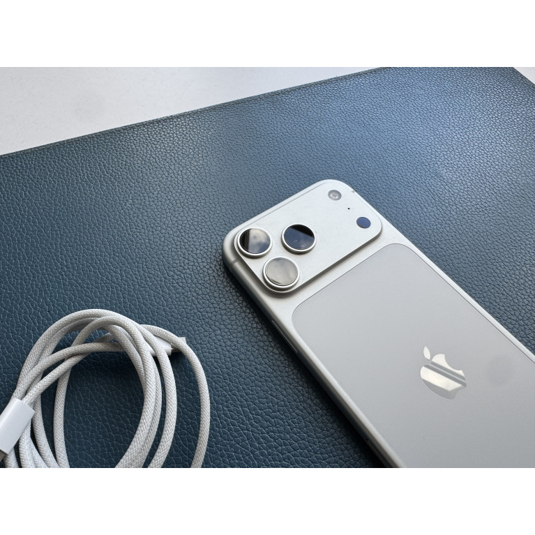 iPhone 17 Pro Max 256 Гб eSim Серебристый Б/У