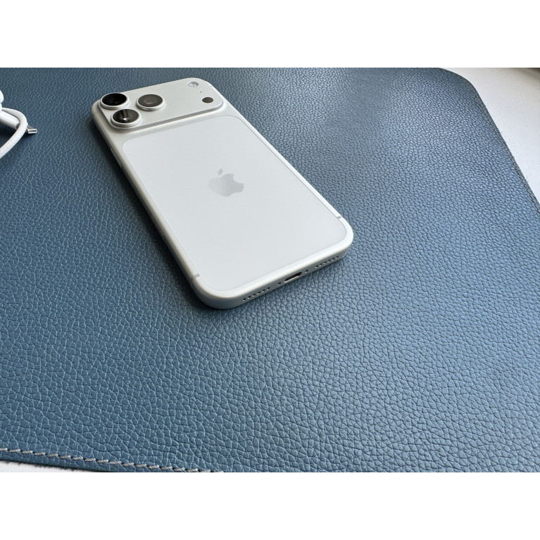 iPhone 17 Pro Max 256 Гб eSim Серебристый Б/У
