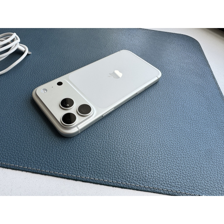 iPhone 17 Pro Max 256 Гб eSim Серебристый Б/У