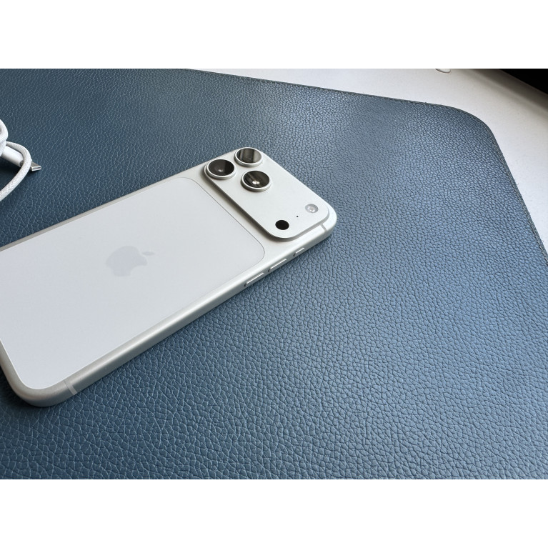 iPhone 17 Pro Max 256 Гб eSim Серебристый Б/У