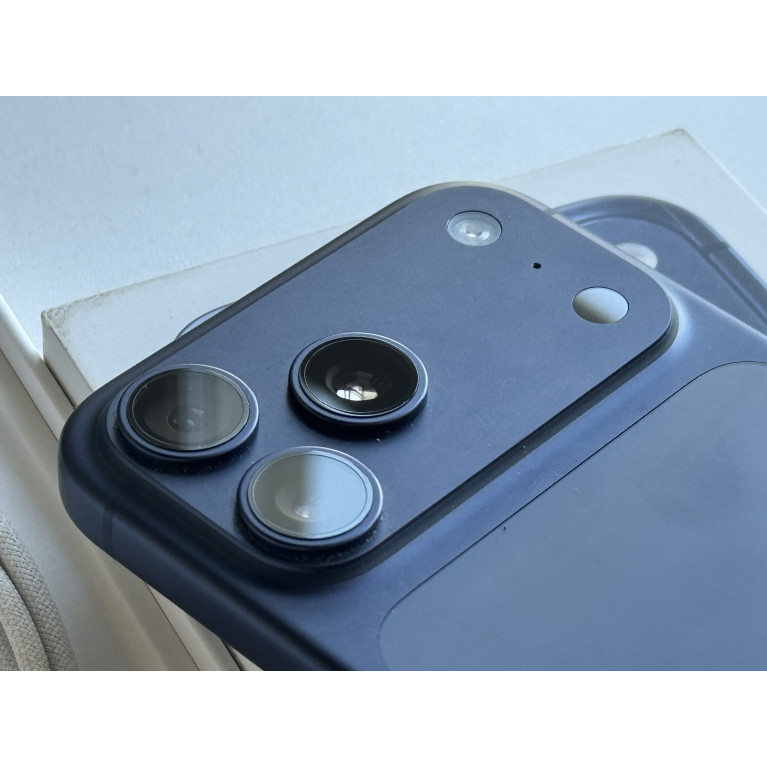 iPhone 17 Pro Max 512 Гб eSim Глубокий синий Б/У