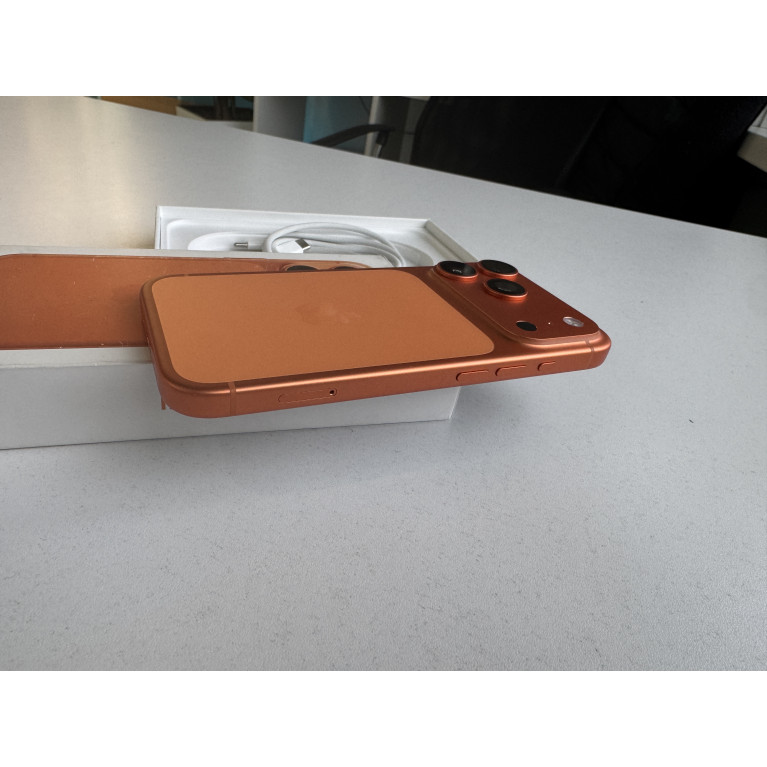 iPhone 17 Pro 1 Тб Космический оранжевый Б/У