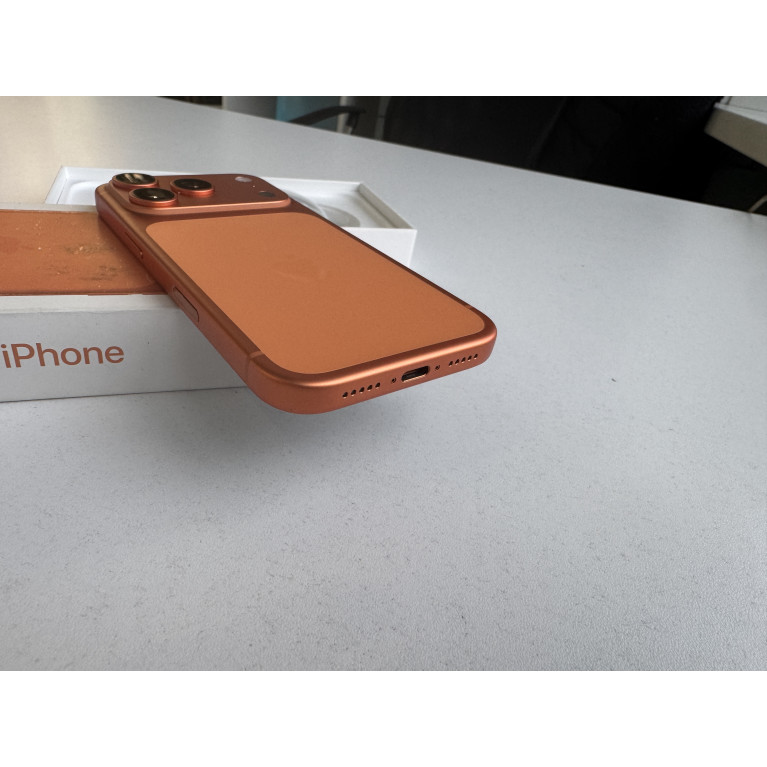 iPhone 17 Pro 1 Тб Космический оранжевый Б/У