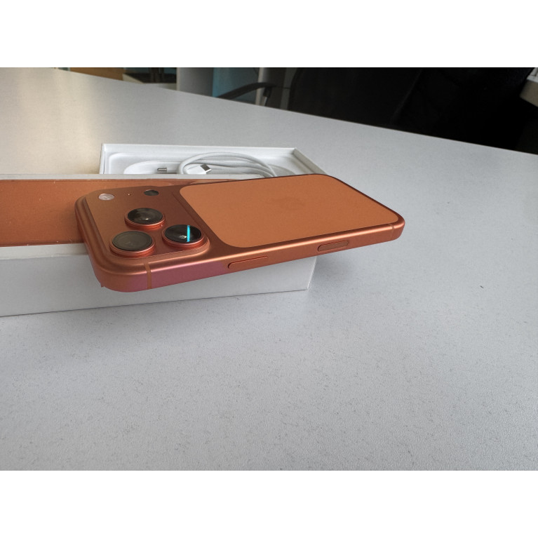 iPhone 17 Pro 1 Тб Космический оранжевый Б/У