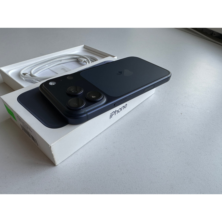 iPhone 17 Pro 256 Гб nanoSim + eSim Глубокий синий Б/У