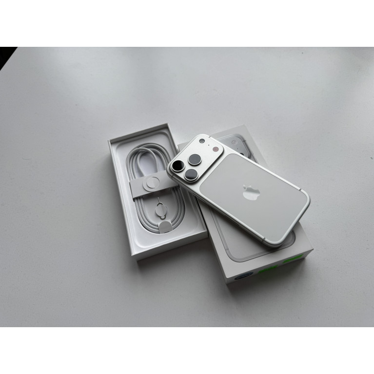 iPhone 17 Pro 256 Гб Серебристый Б/У