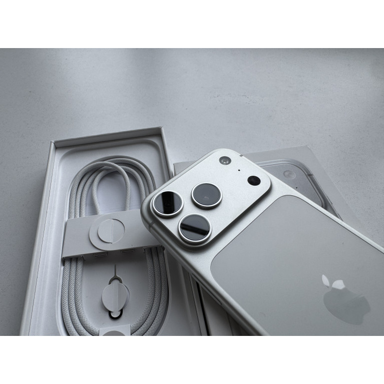 iPhone 17 Pro 256 Гб Серебристый Б/У