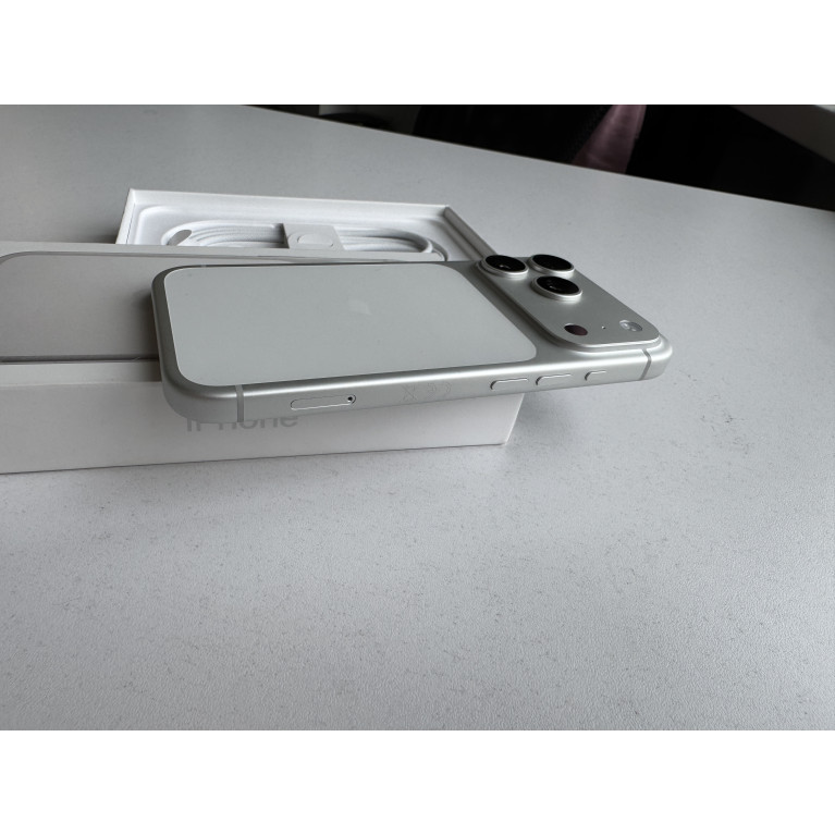 iPhone 17 Pro 256 Гб Серебристый Б/У