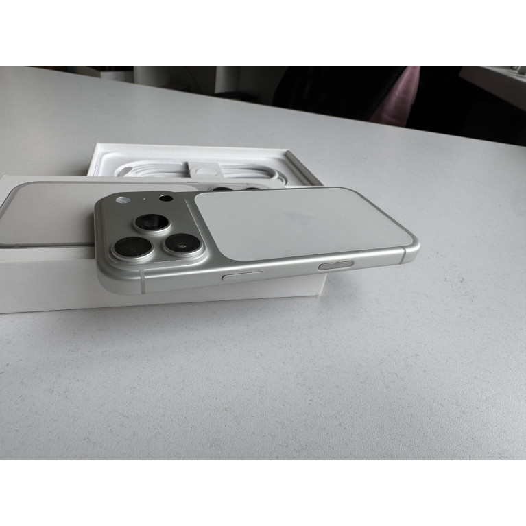 iPhone 17 Pro 256 Гб Серебристый Б/У