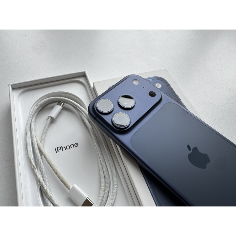 iPhone 17 Pro 512 Гб eSim Глубокий синий Б/У