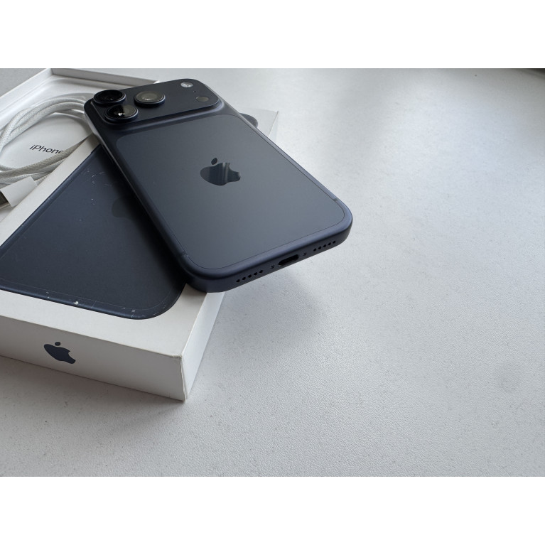 iPhone 17 Pro 512 Гб eSim Глубокий синий Б/У