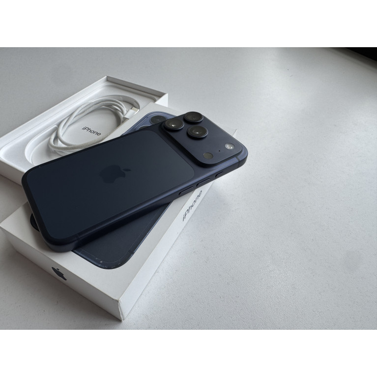 iPhone 17 Pro 512 Гб eSim Глубокий синий Б/У