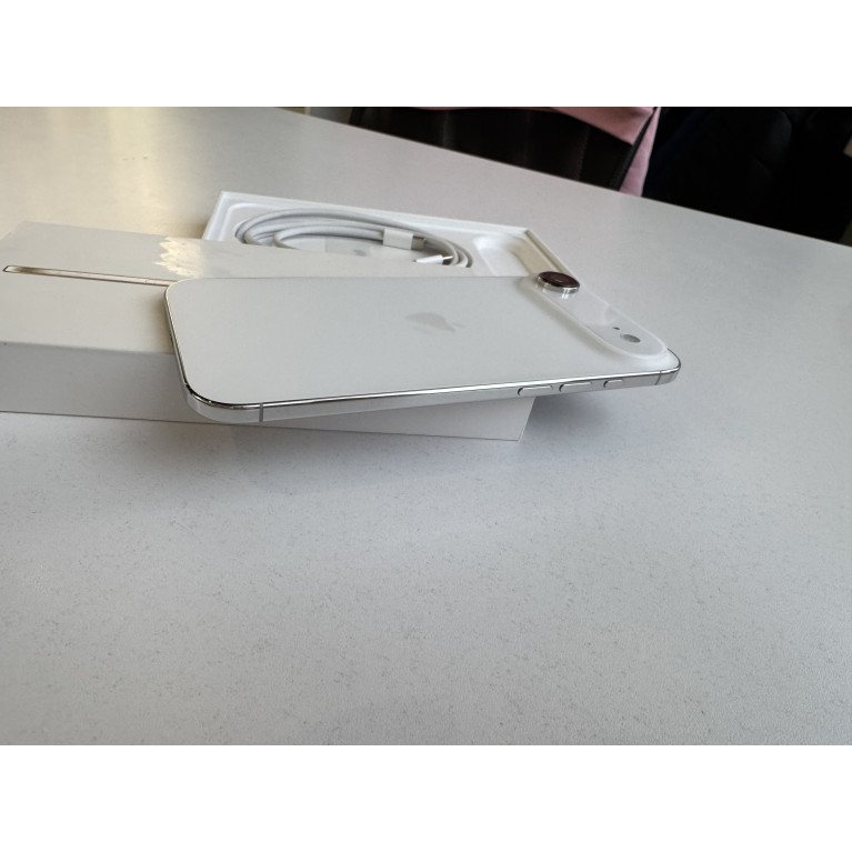 iPhone Air 256 Гб Белое облако Б/У