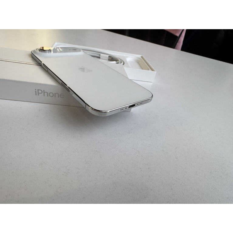 iPhone Air 256 Гб Белое облако Б/У