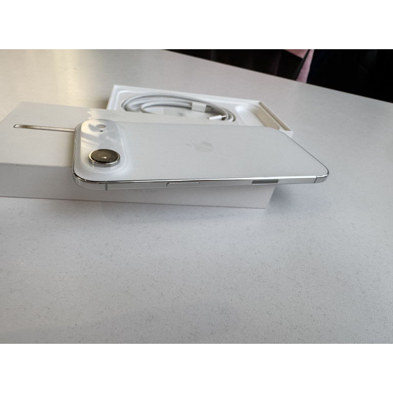 iPhone Air 256 Гб Белое облако Б/У