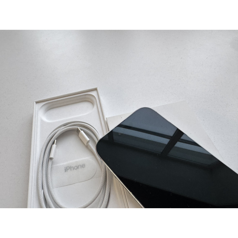 iPhone Air 256 Гб Белое облако Б/У