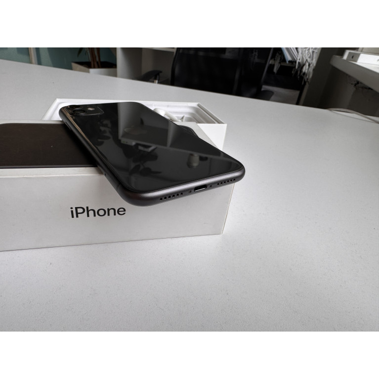 iPhone 11 128 Гб Черный Б/У