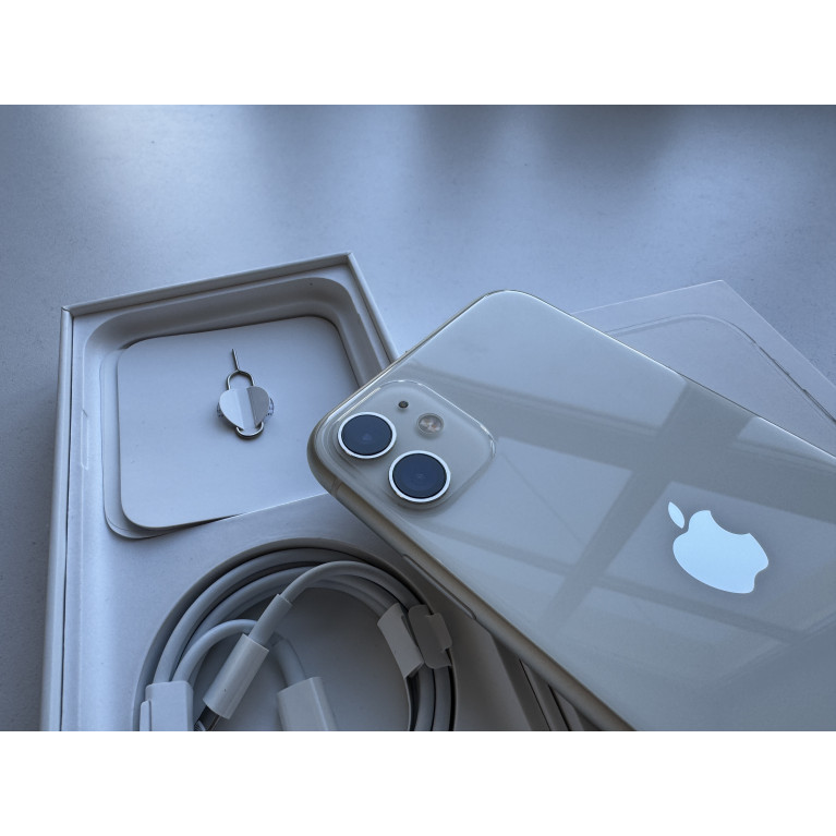 iPhone 11 128 Гб Белый Б/У