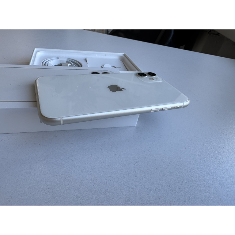iPhone 11 128 Гб Белый Б/У