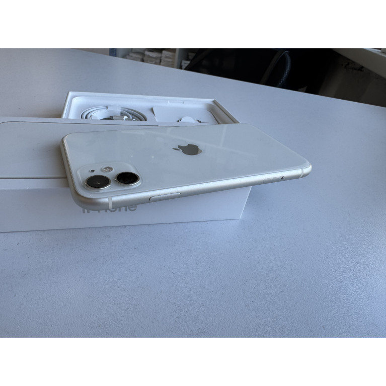 iPhone 11 128 Гб Белый Б/У