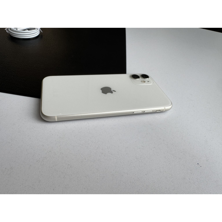 iPhone 11 128 Гб Белый Б/У