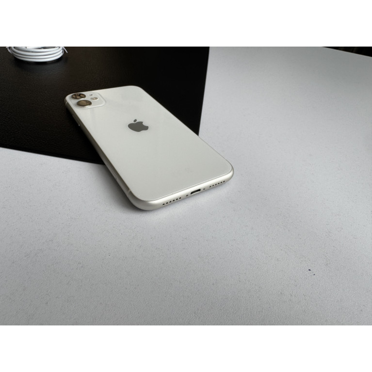 iPhone 11 128 Гб Белый Б/У