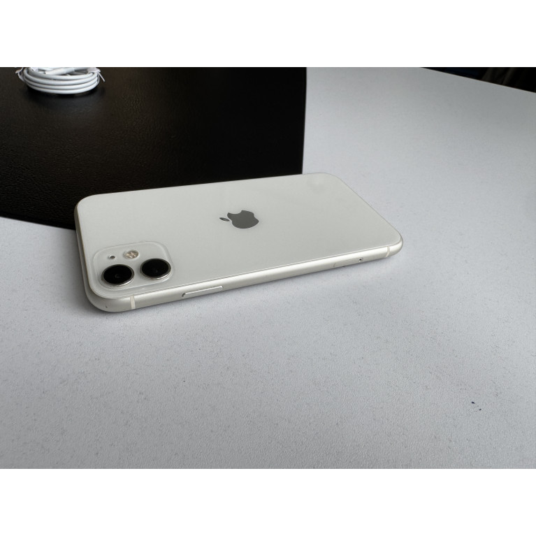 iPhone 11 128 Гб Белый Б/У