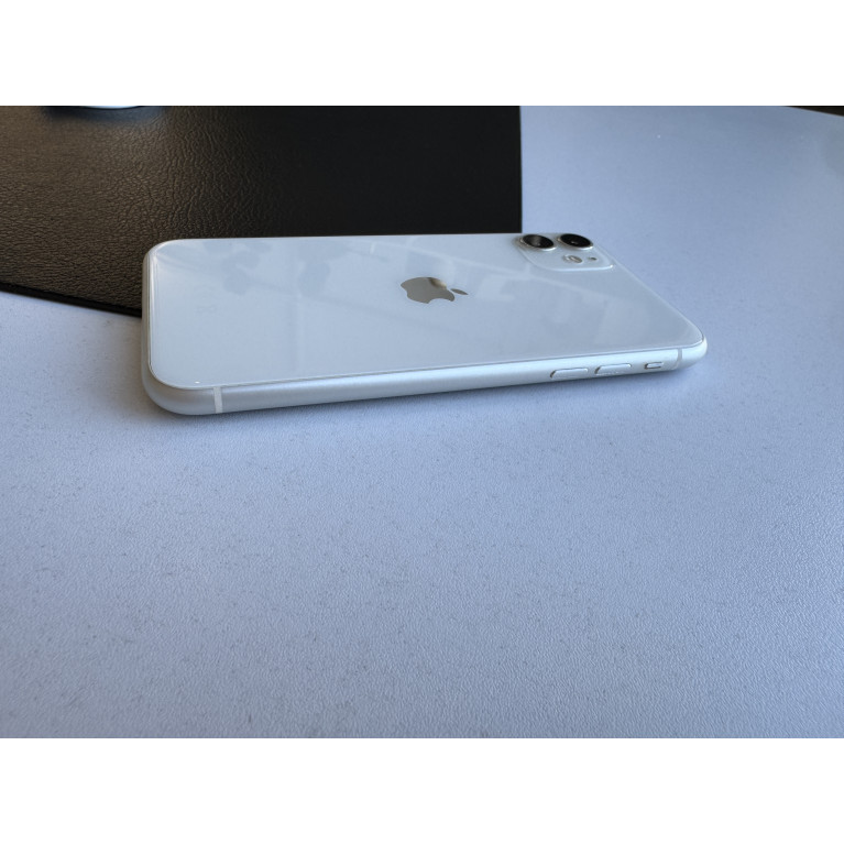 iPhone 11 128 Гб Белый Б/У