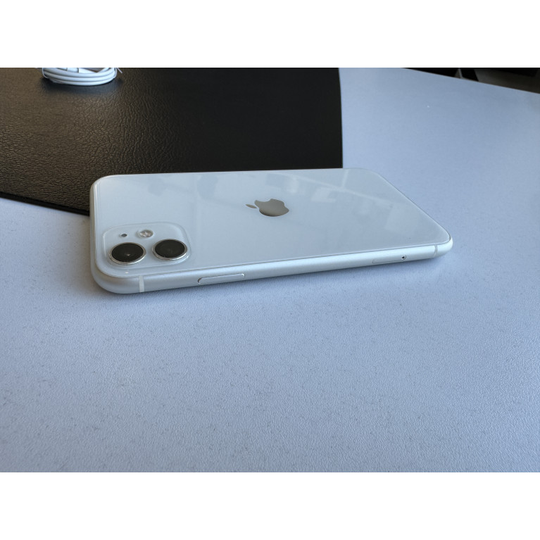 iPhone 11 128 Гб Белый Б/У