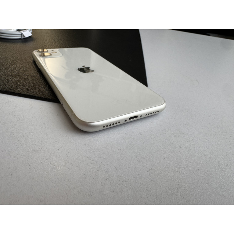 iPhone 11 128 Гб Белый Б/У