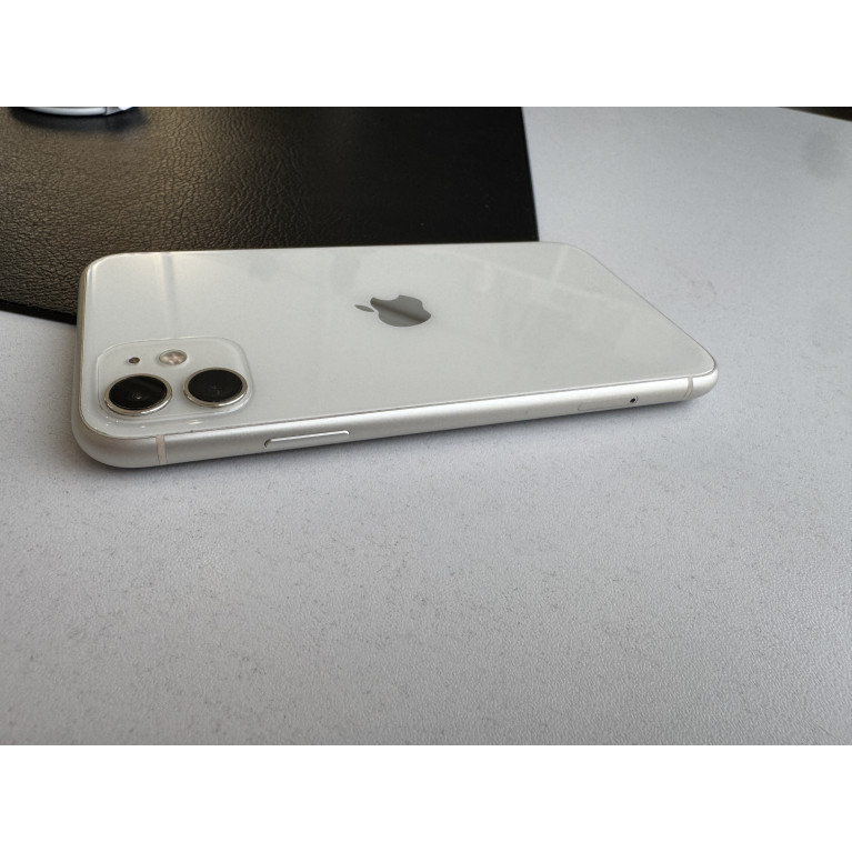 iPhone 11 128 Гб Белый Б/У