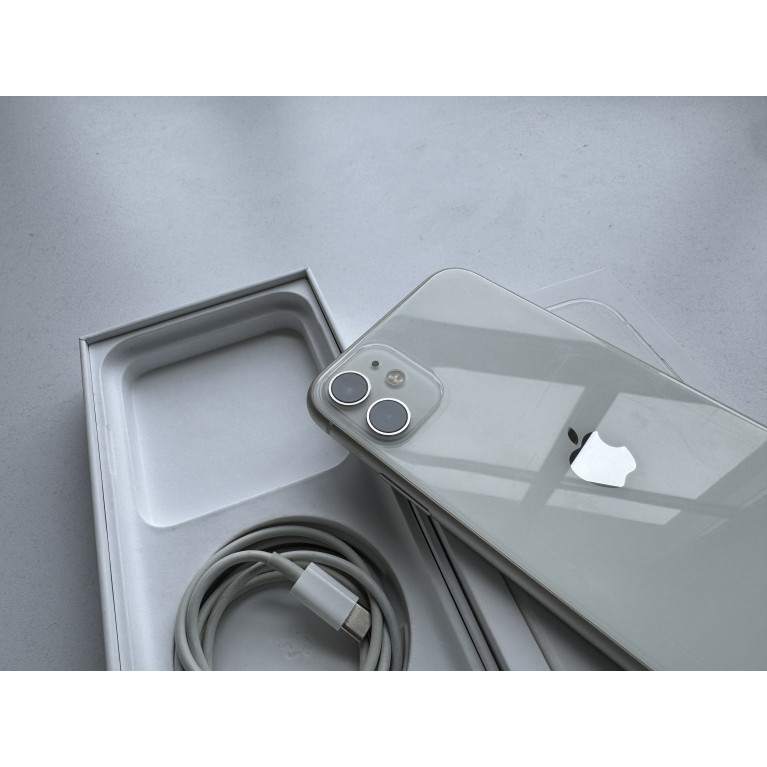 iPhone 11 128 Гб Белый Б/У