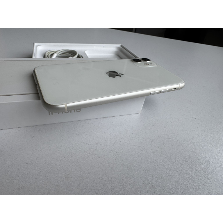 iPhone 11 128 Гб Белый Б/У