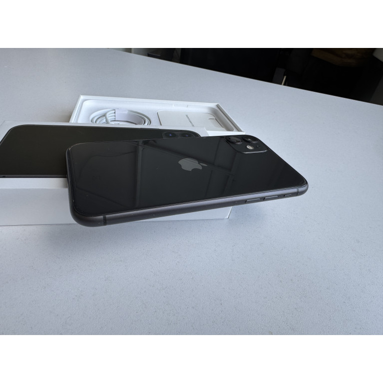 iPhone 11 64 Гб Черный Б/У