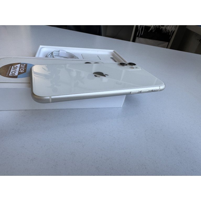 iPhone 11 64 Гб Белый Б/У