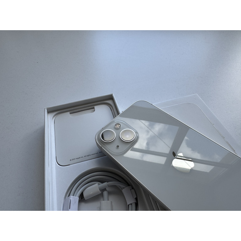 iPhone 13 128 Гб Сияющая звезда Б/У