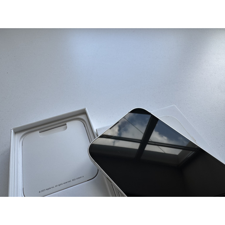 iPhone 13 128 Гб Сияющая звезда Б/У
