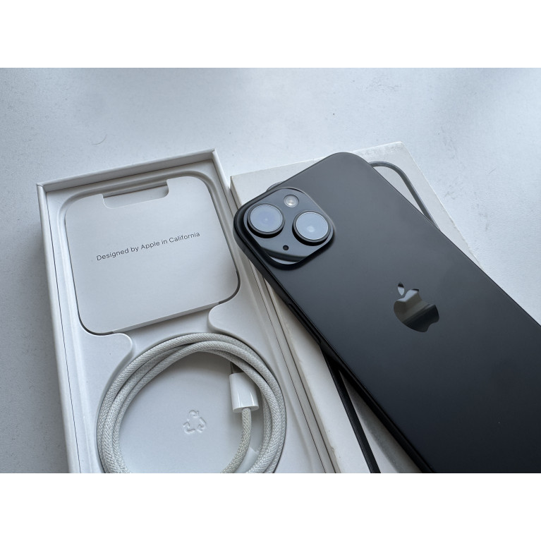 iPhone 15 128 Гб Черный Б/У