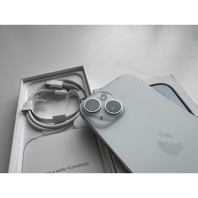 iPhone 15 128 Гб Голубой Б/У