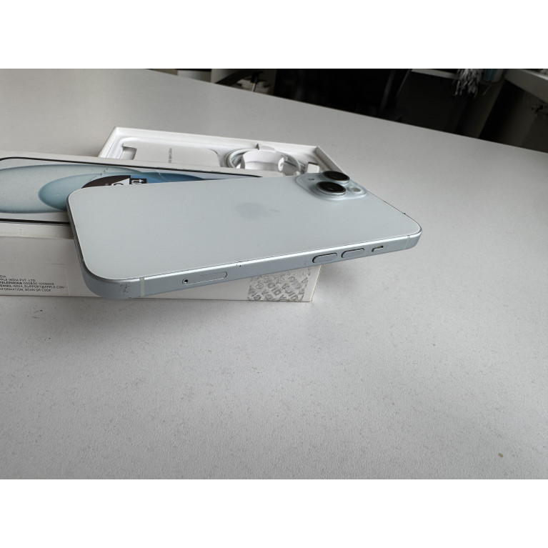 iPhone 15 128 Гб Голубой Б/У