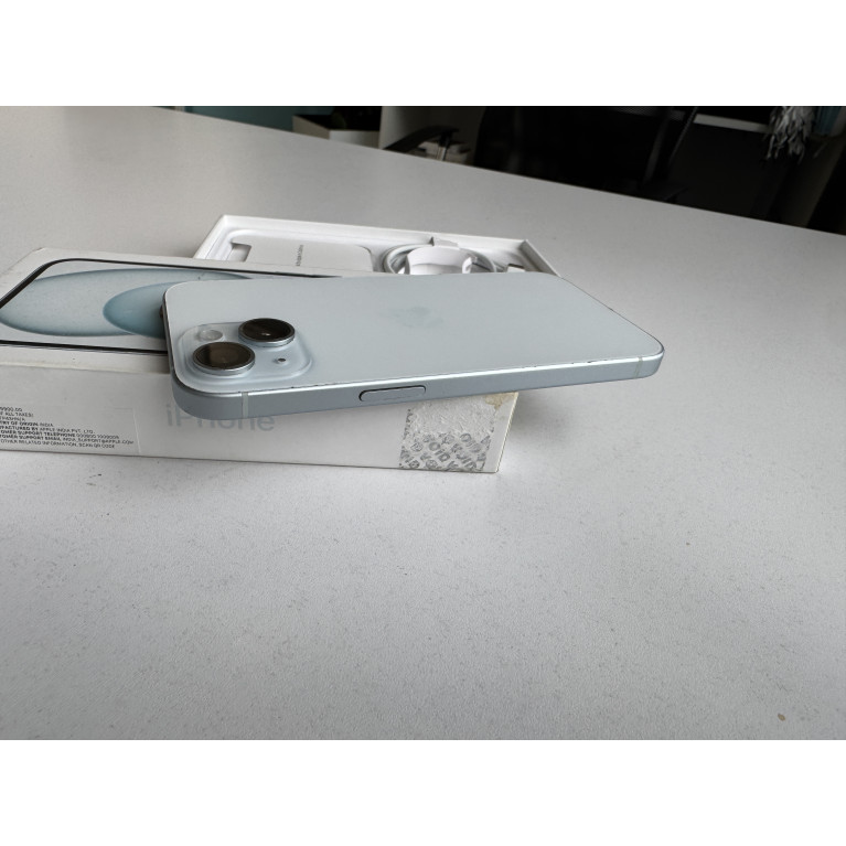 iPhone 15 128 Гб Голубой Б/У