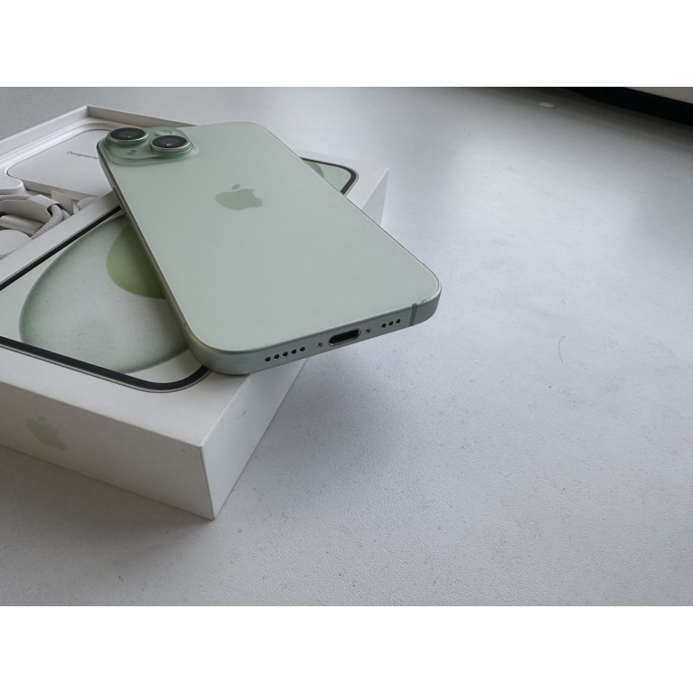 iPhone 15 128 Гб Зеленый Б/У
