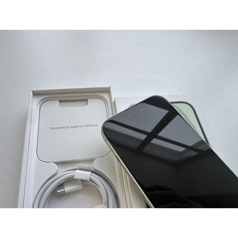 iPhone 15 128 Гб Зеленый Б/У