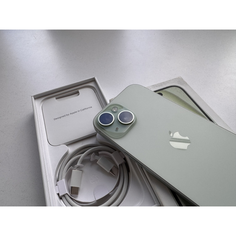 iPhone 15 128 Гб Зеленый Б/У