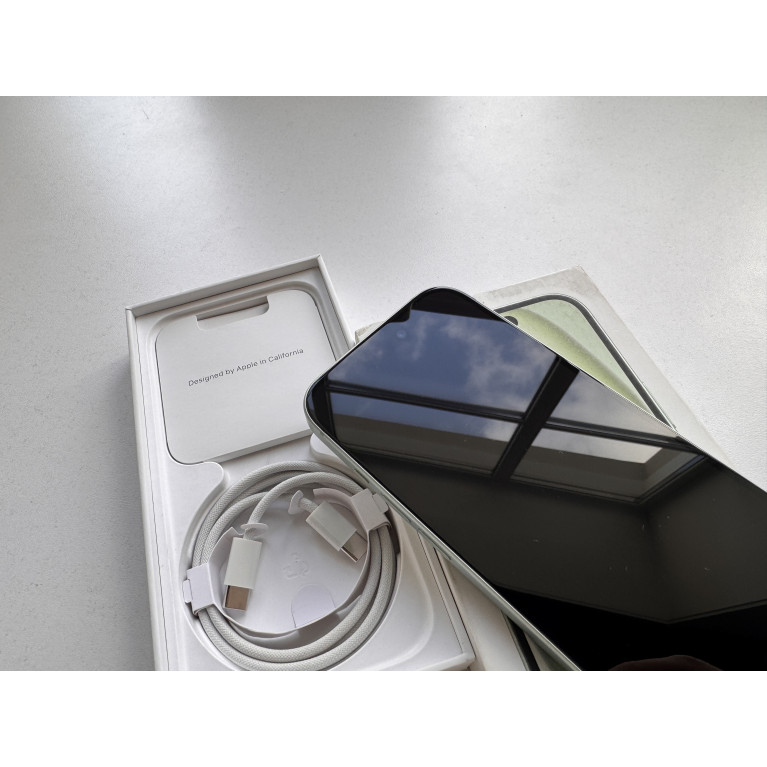 iPhone 15 128 Гб Зеленый Б/У