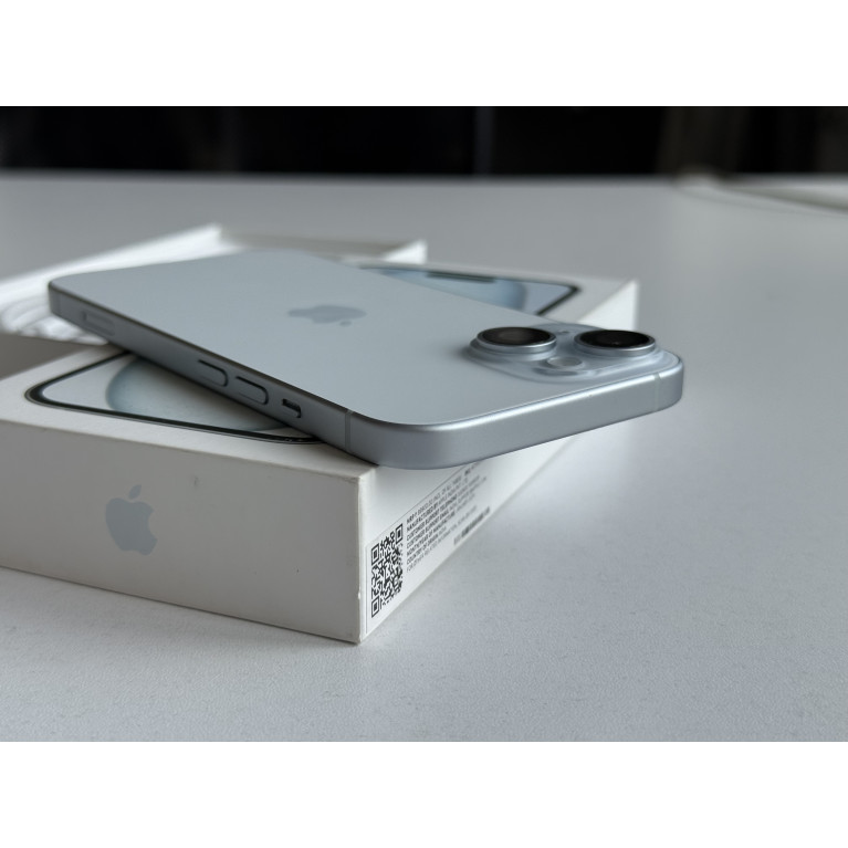 iPhone 15 256 Гб Голубой Б/У