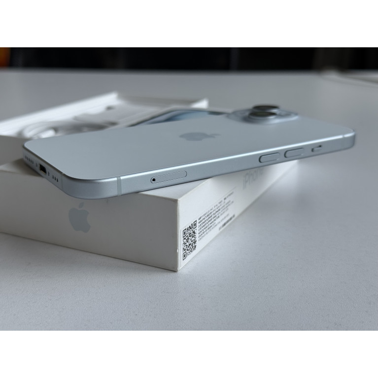 iPhone 15 256 Гб Голубой Б/У